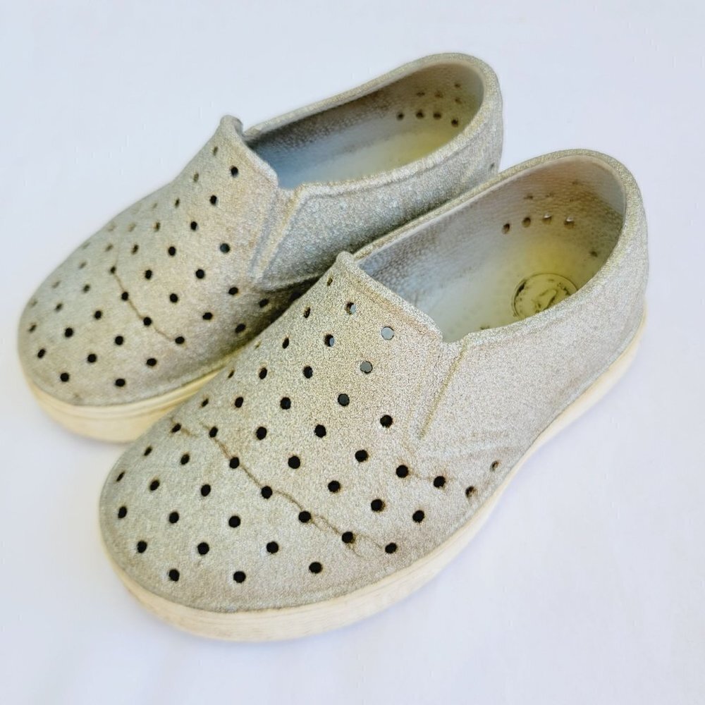 Native Kid's Rainbow Sparkle Silver Bling/ Shell White Slip-on